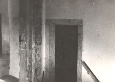 Slavetić - Dvorac Oršić, kameni dovratnik