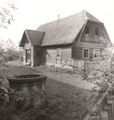 Ruča - Tradicijska kuća, ulazno i zabatno pročelje