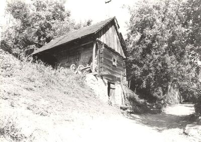 Višnjevec Podvrški - Gospodarska zgrada, ulazno i bočno pročelje