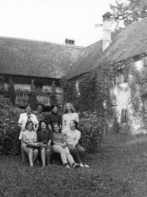 Bukevje - Ekipa etnologa u kompleksu kurije Zlatarić