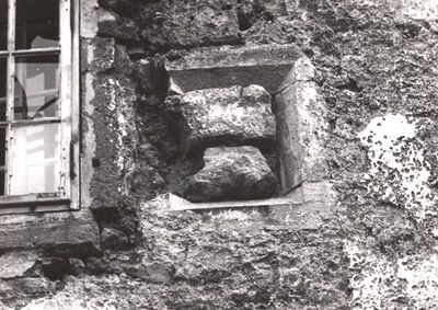 Slavetić - Dvorac Oršić, gotički prozor