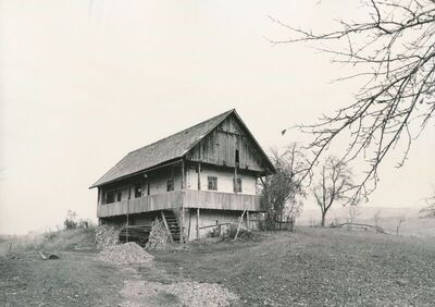 Jarnevići (Ribnik) - Tradicijska kuća, uže i dulje pročelje