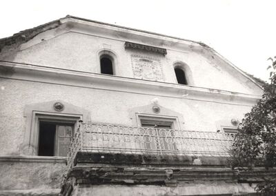 Strmac Pribićki - Kompleks dvora, detalj vanjštine