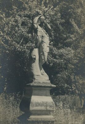 Oroslavje - Dvorac Oroslavje Donje, park, kip