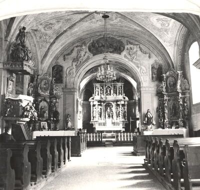 Križ - Župna crkva sv. Križa, svetište s glavnim oltarom