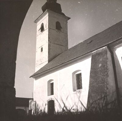 Komin - Crkva sv. Tri kralja, bočno pročelje