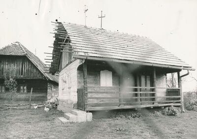 Polje Ozaljsko (Ozalj) - Tradicijska kuća, ulazno pročelje