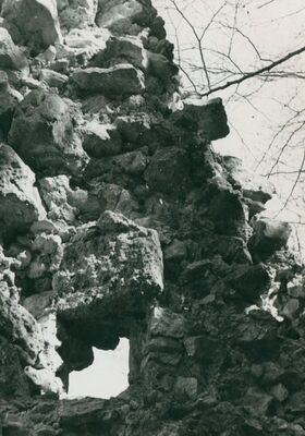 Zelingrad - Stari grad Zelingrad, prozor cilindrične kule