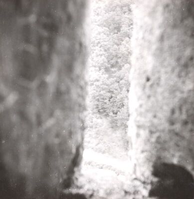 Slavetić - Dvorac Oršić, pogled kroz strijelnicu