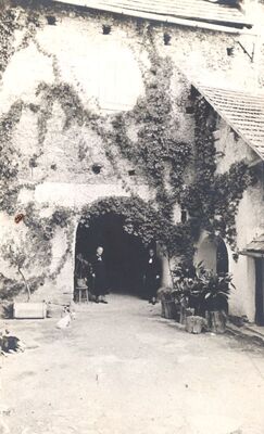 Slavetić - Dvorac Oršić, istočno krilo