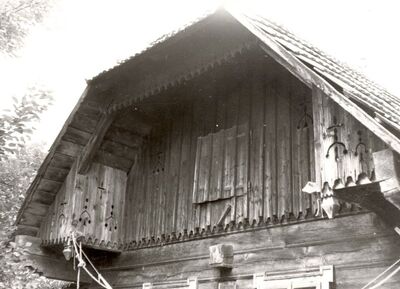 Lukinić Brdo - Tradicijska drvena prizemnica, zabat