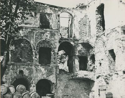 Ivanec - Stari grad, urušeni dio trijema