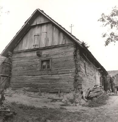 Gustelnica - Tradicijska kuća, zabatno i ulazno pročelje