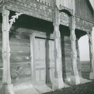 Pleško Polje - Kapela Ranjenog Isusa, trijem