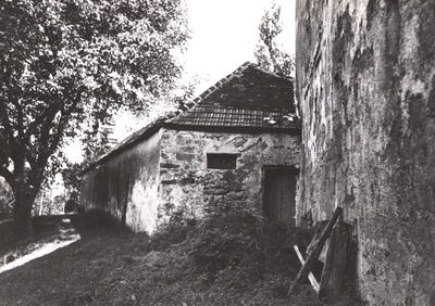 Slavetić - Dvorac Oršić, sjeverno pročelje i gospodarska zgrada