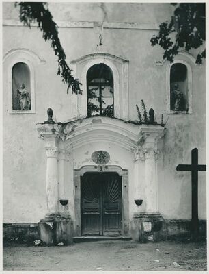 Visoko - Crkva sv. Trojstva, dio ulaznog pročelja