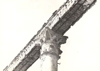 Januševec - Dvorac Januševec, zapadni trijem, nadvoj i kapitel