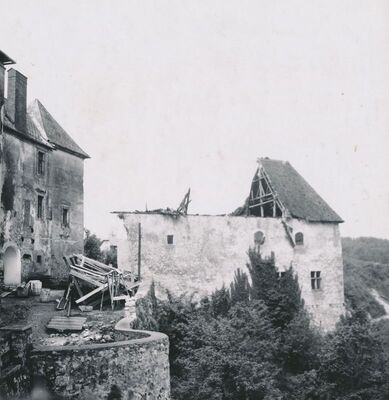 Ozalj - Stari grad, palas sa srušenim krovištem