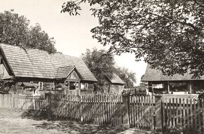 Kloštar Ivanić - Tradicijska drvena kuća, ulazno pročelje