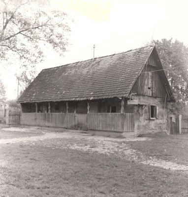 Sasi - Tradicijska kuća, ulazno i zabatno pročelje