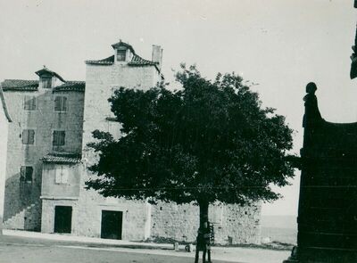 Kaštel Štafilić - Kaštel Stafileo, građen u 16. st., pogled s kopna