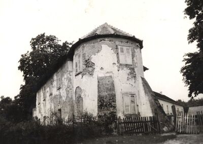 Kostel Pribićki - Dvor Kukuljević, cilindrična kula