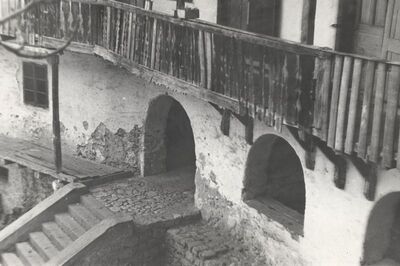 Ribnik - Stari grad, detalj dvorišta