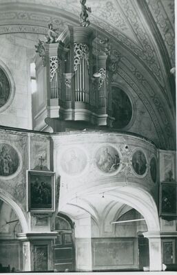 Novoselec - Crkva sv. Križa, pjevalište s orguljama