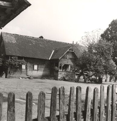 Bukevje - Tradicijska kuća, dvorišno pročelje