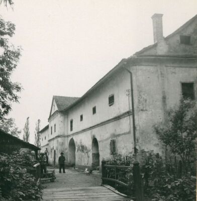 Lovrečina - Dvorac Lovrečina, gospodarske zgrade