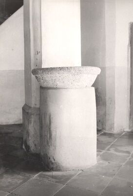 Kloštar Ivanić - Crkva Uznesenja Blažene Djevice Marije, škropionica