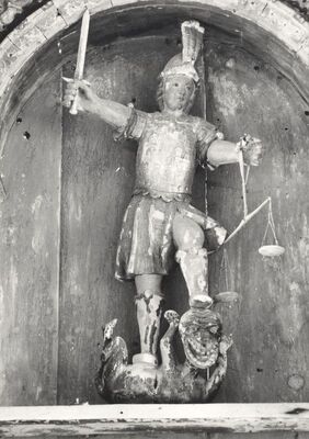 Erdelj (Generalski Stol) - Kapela sv. Mihovila, kip sv. Mihovila na retablu oltara