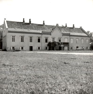 Zaprešić - Kompleks Novi Dvori, ulazno pročelje