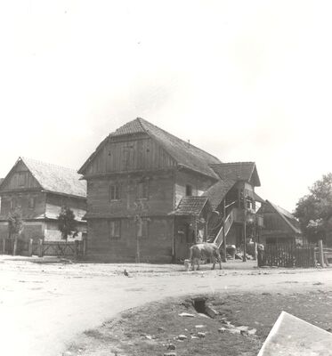 Mraclin - Tradicijska kuća, zabatno i ulazno pročelje