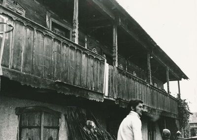 Polje Ozaljsko (Ozalj) - Tradicijska kuća, trijem