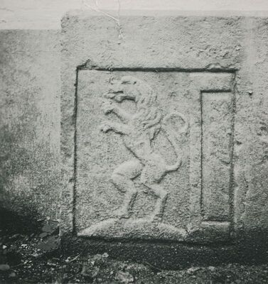 Zelendvor - pročelje, grb