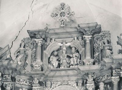 Svetice (Ozalj) - Crkva Blažene Djevice Marije, glavni oltar, gornja zona atike