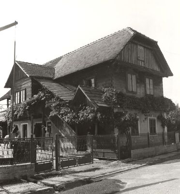 Mraclin - Tradicijska kuća, ulazno i zabatno pročelje