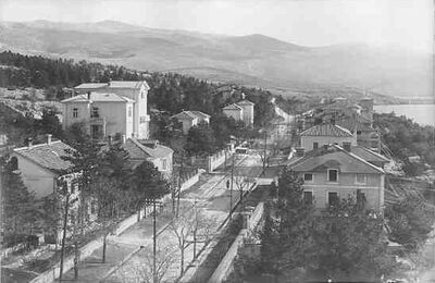 Novi Vinodolski - Ulica među vilama