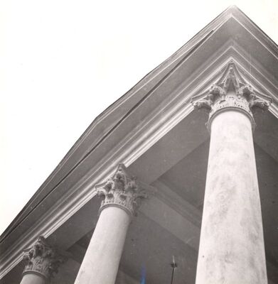 Januševec - Dvorac Januševec, trijem sa stupovima