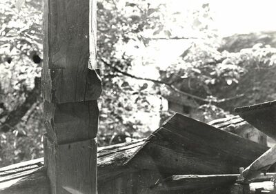 Martinski Vrh (Ribnik) - Tradicijska kuća, stup trijema