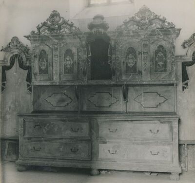 Žarovnica (Lepoglava) - Crkva sv. Jelene, ormar u sakristiji