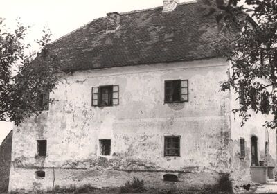 Preseka - Župni dvor, bočno pročelje