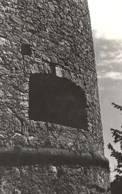 Kostel (Pregrada) - Ostaci srednjovjekovne utvrde Kostelgrad, cilindrična kula