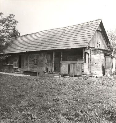 Bukevje - Tradicijska kuća, ulazno i zabatno pročelje