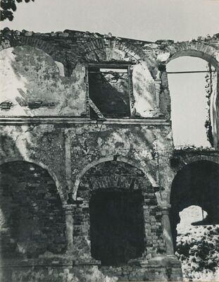 Ivanec - Stari grad, trijem u dvorištu