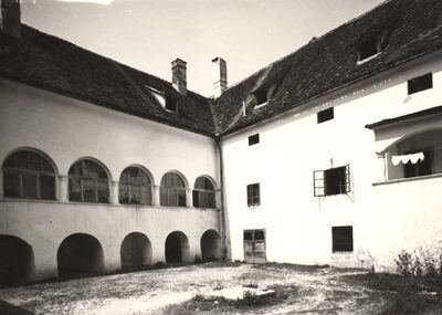 Jastrebarsko - Dvorac Erdődy, dvorišno pročelje