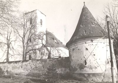 Pokupsko - Crkva Uznesenja Blažene Djevice Marije (sv. Ladislava), oštećene crkva i cinktura