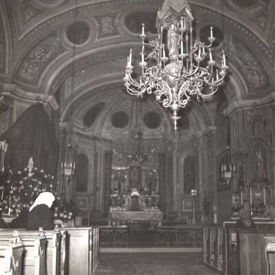 Ivanić Grad - Crkva sv. Petra, pogled prema svetištu