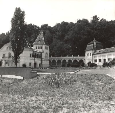 Strmac Pribićki - Kompleks dvora, total